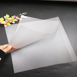 Kiváló minőségű, 0,5 mm-es matt műanyag vékony papír névjegykártya vagy ruhacímkék nyomtatásához